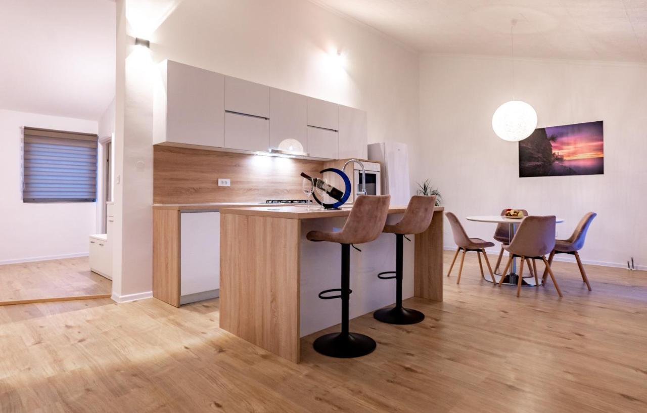 Grguric Apartment Palit