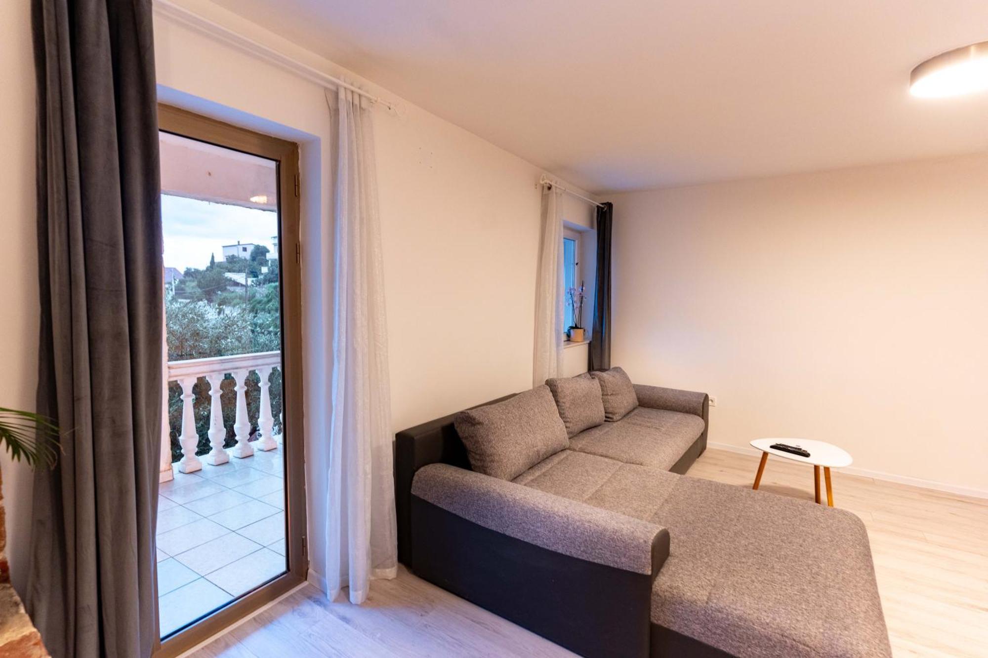 Grguric Apartment Palit